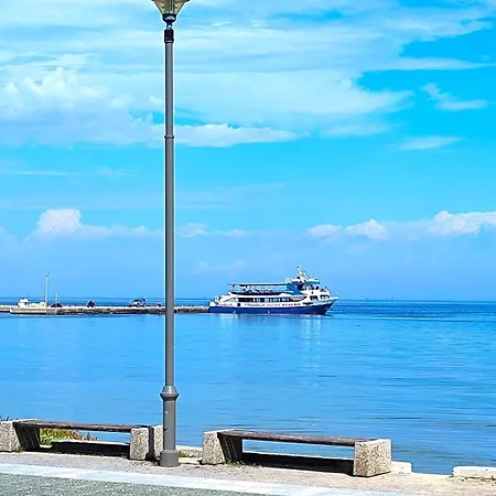 Bellaqua Seaview Loft * Néoi Epivátai