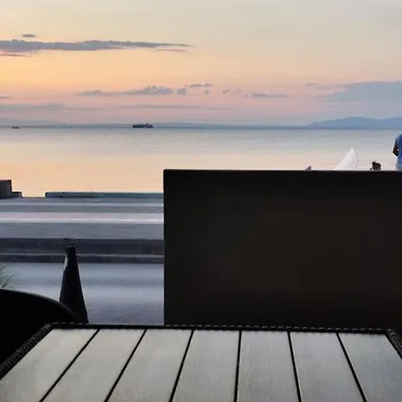 アパート Bellaqua Seaview Loft ネオイ・エピヴァタイ